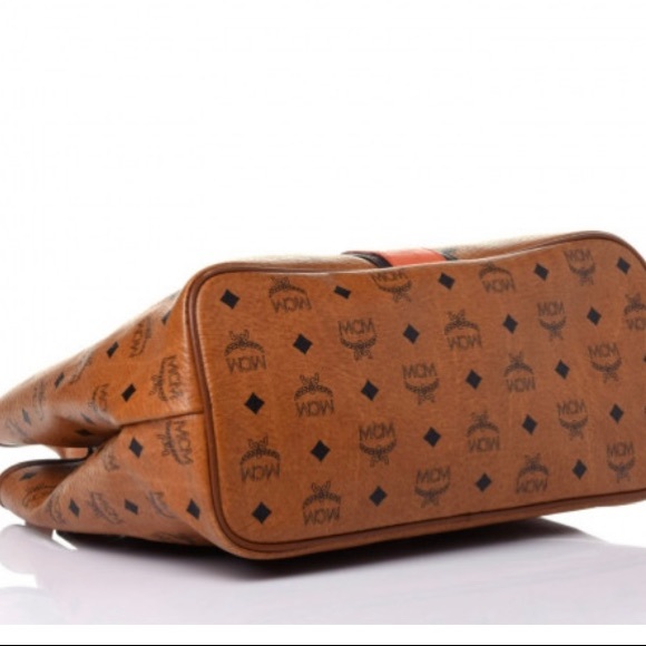 Authentic MCM Visetos Crocodile Embossed Shopper Tote in Cognac - Picture 3 of 13